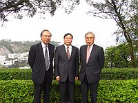 台灣元智大學校長彭宗平教授（中）與香港中文大學校長劉遵義教授（左）及副校長鄭振耀教授（右）會晤